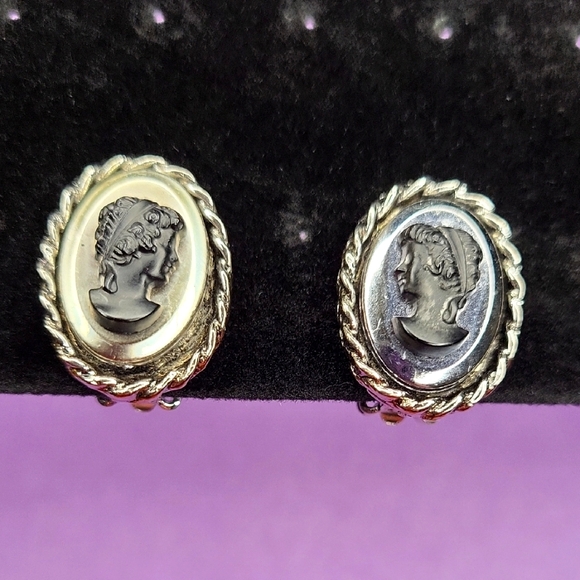 Pat Pend Silver Cameo Clip Earrings - Picture 1 of 3